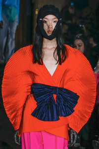Gucci Red Pleated Round Circle Issey Miyake Style Top Jacket Runway Spring 2019