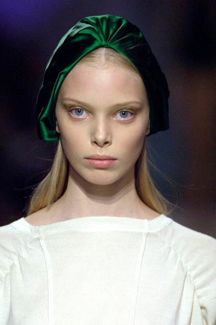 Prada Emerald Green Satin Turban Spring Summer 2007 Runway  display picture 3