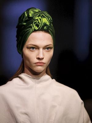 Prada Vintage Runway Turban Hat Prada Pink Silk Satin Turban Hat Runway, 2007 – Basha Gold main image 4