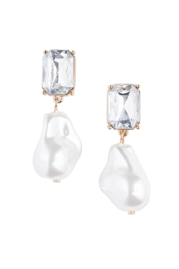 Vintage Gold Clear Crystal with a Pearl Drop Detail Earring